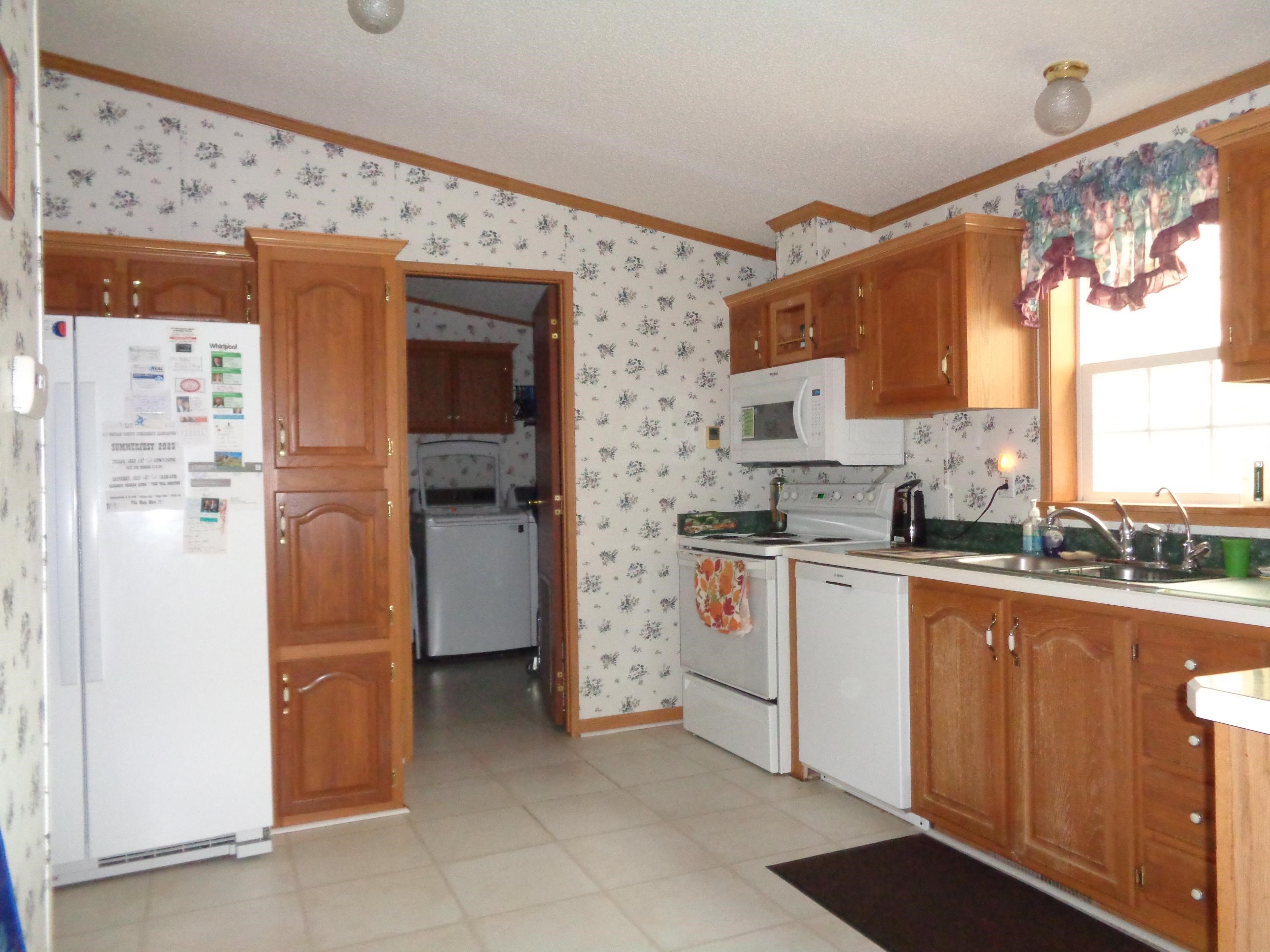 12032 Johnson Road Churubusco, IN 46723 - Photo 4 of 24