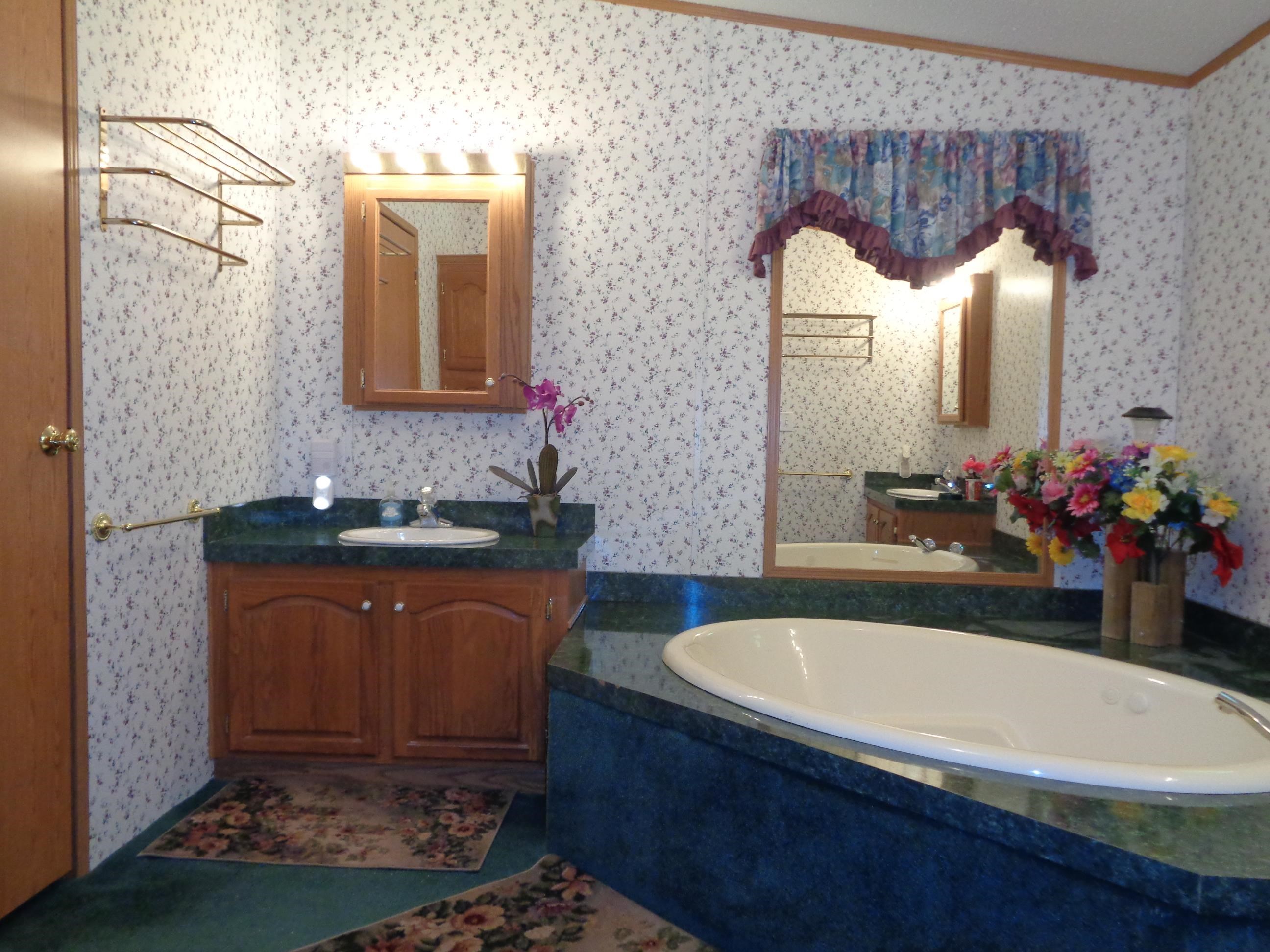 12032 Johnson Road Churubusco, IN 46723 - Photo 10 of 24