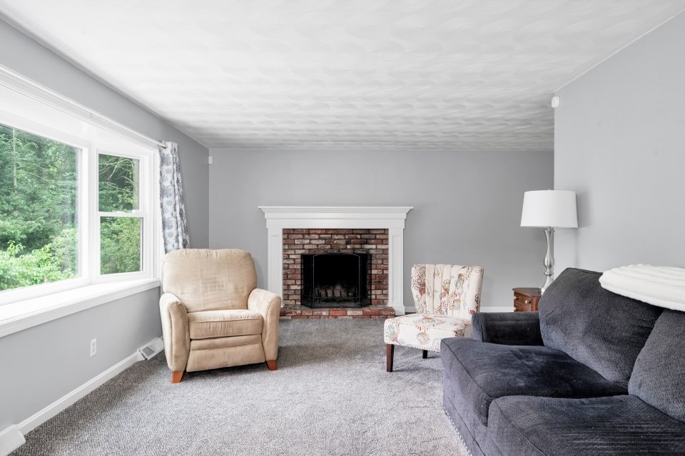25 Foxtail Road Hanover, MA 02339 - Photo 5 of 23