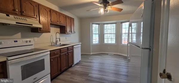 $2,575 | 7854 Kings Bench Place, Pasadena, MD 21122