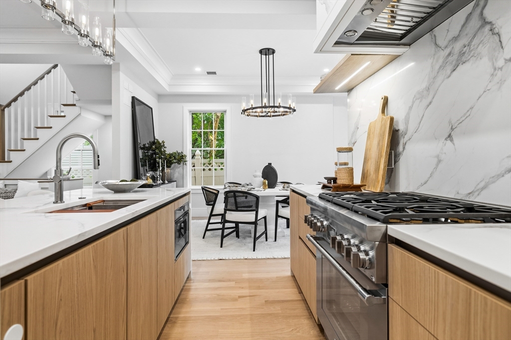 8 Lawrence Street Boston, MA 02129 - Photo 6 of 32