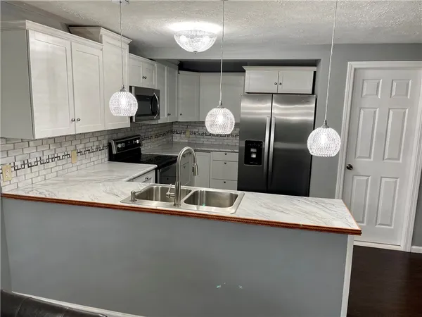 $3,000 | 78 South Estate Drive, Webster, NY 14580