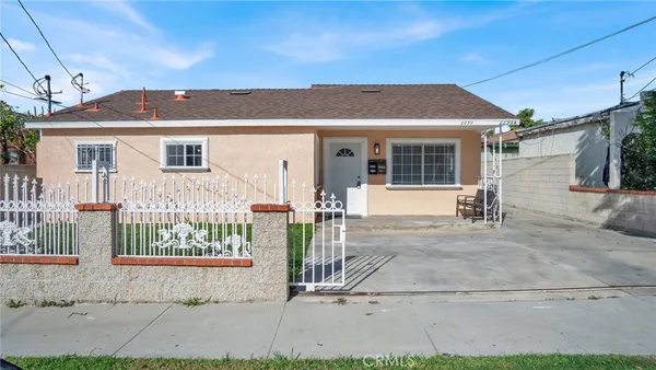 $2,900 | 2239 West Lincoln Street, Long Beach, CA 90810