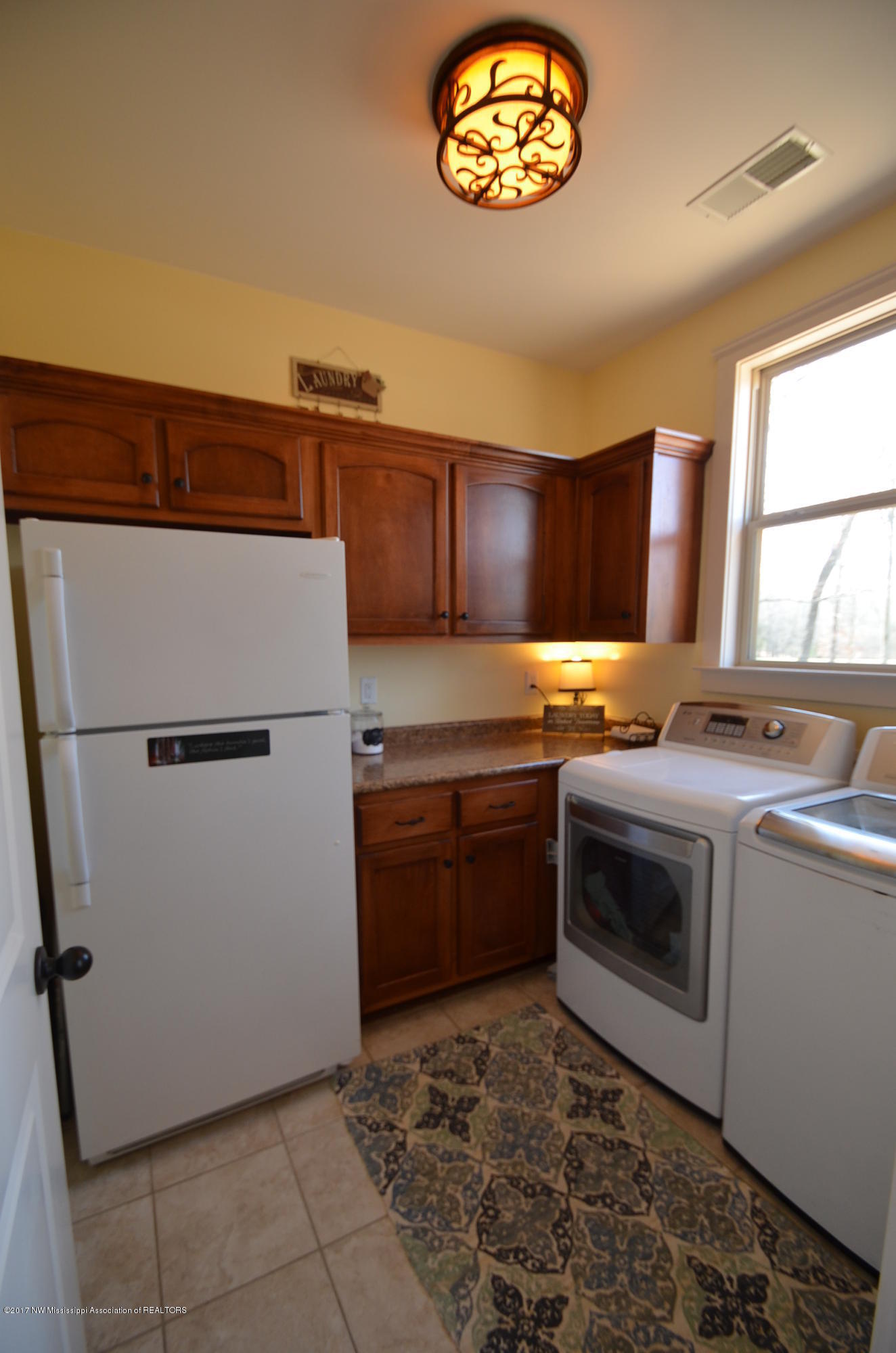 1825 Radley Road Nesbit, MS 38651 - Photo 16 of 44 Laundry room