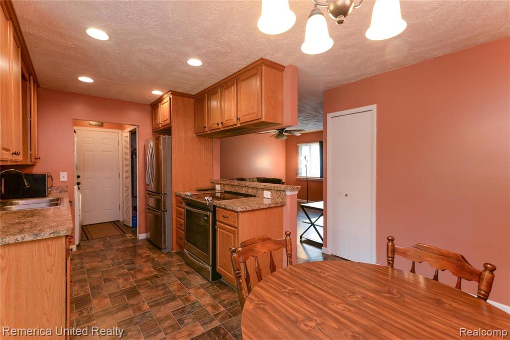 9500 Denton Hill Road Fenton, MI 48430 - Photo 13 of 29 Gallery Image 13