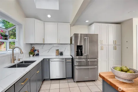 $995,000 | 8232 39th Avenue Northeast, Seattle, WA 98115