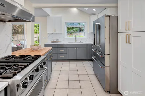 $995,000 | 8232 39th Avenue Northeast, Seattle, WA 98115