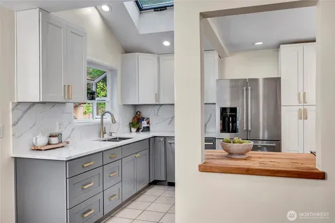 $995,000 | 8232 39th Avenue Northeast, Seattle, WA 98115