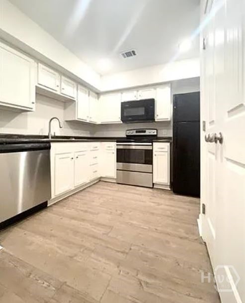 402 East 3rd Street, Unit B Springfield, GA 31329 - Photo 7 of 25
