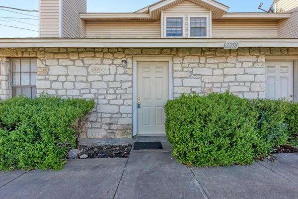 $1,200 | 2218 Creekside Lane, Unit A, Georgetown, TX 78626
