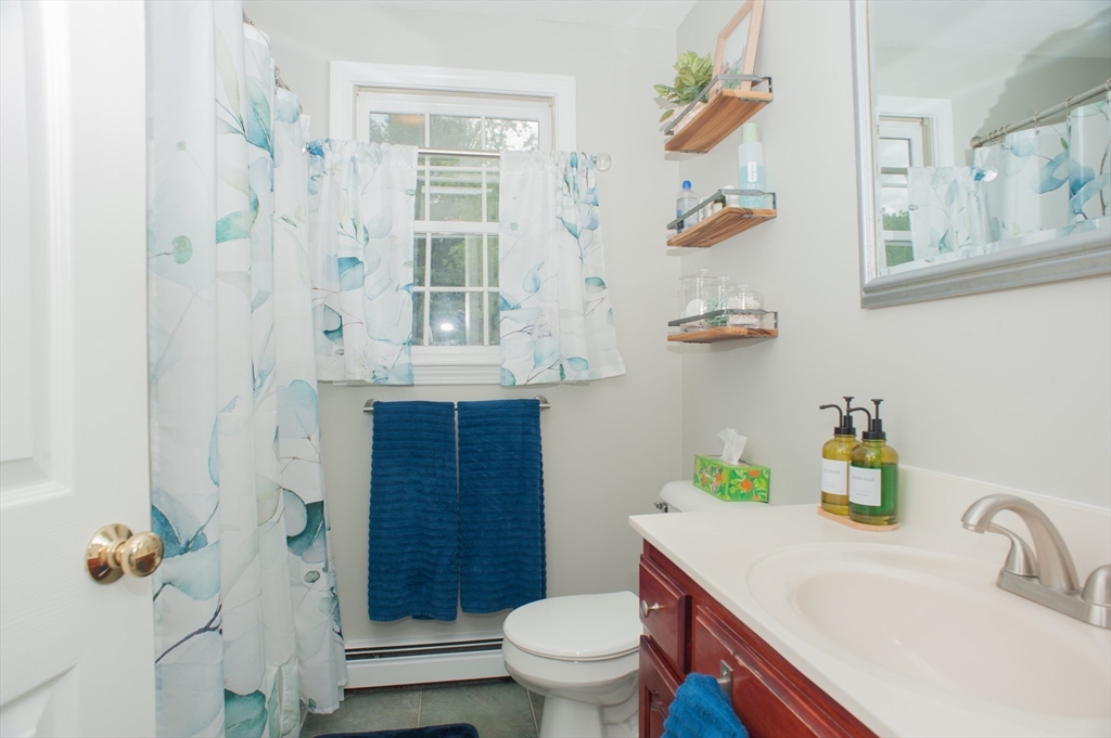 13 King Philip Path Mendon, MA 01756 - Photo 14 of 38