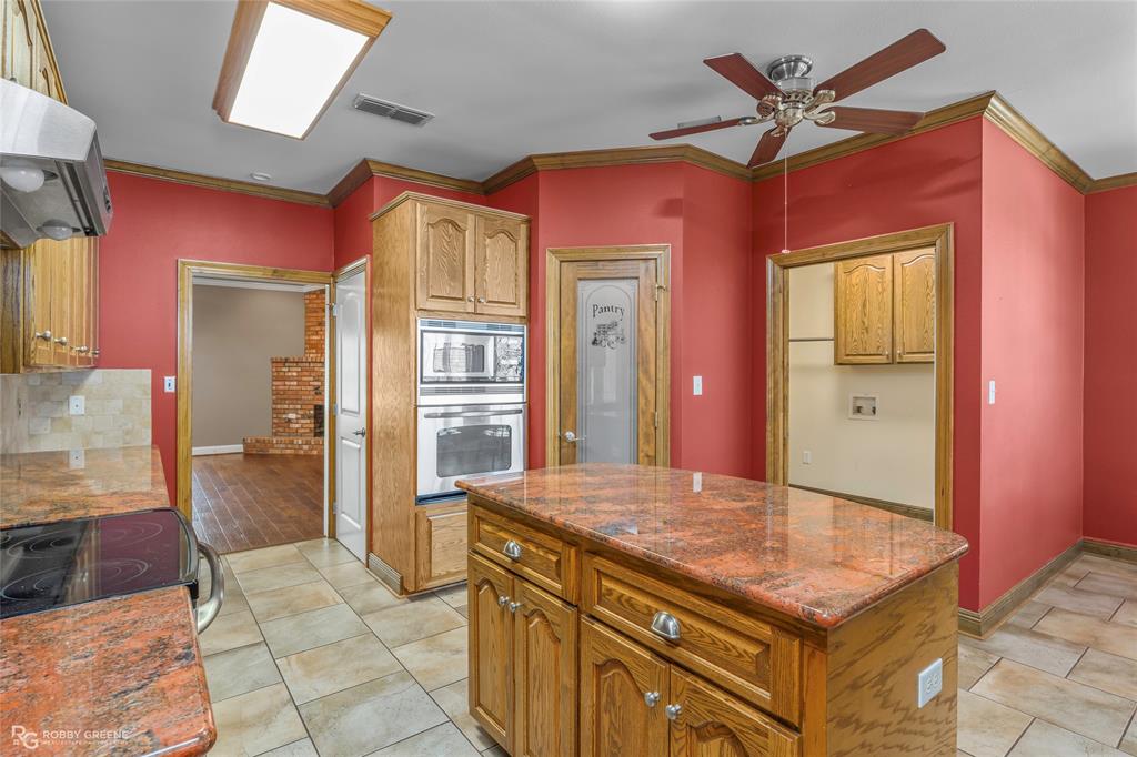703 Airport Loop Homer, LA 71040 - Photo 6 of 29 Spacious kitchen - walk-in pantry