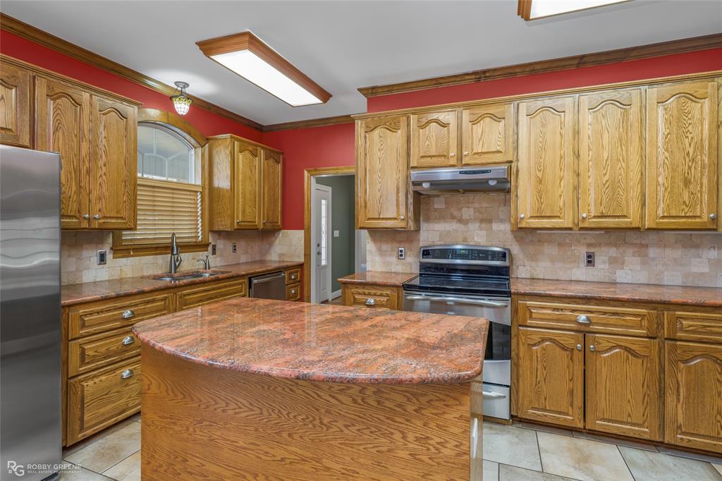 703 Airport Loop Homer, LA 71040 - Photo 8 of 29 Tons of storage