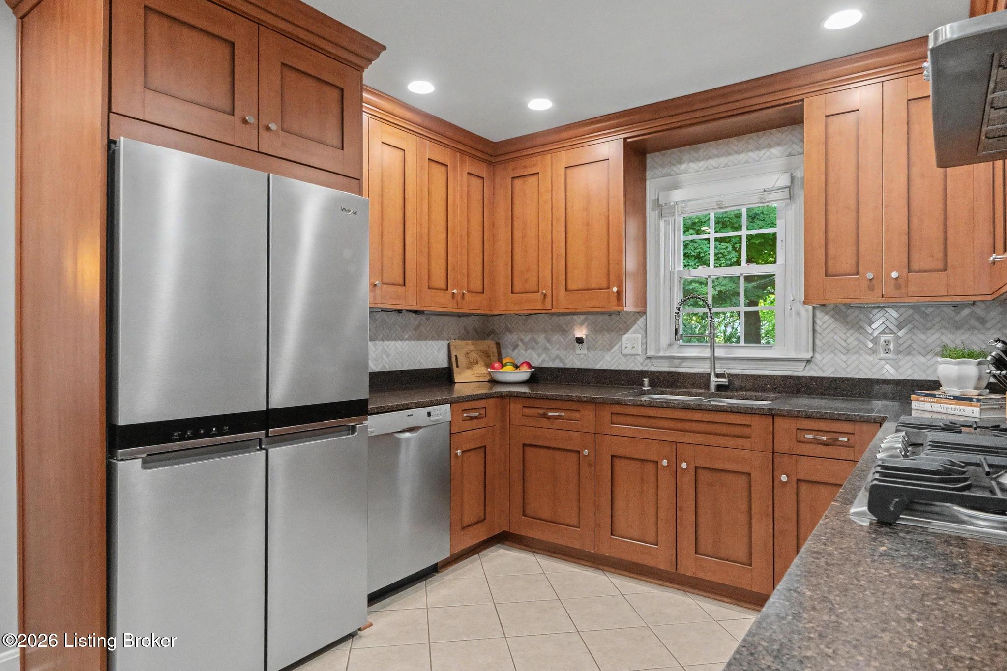 4015 Springhill Road Louisville, KY 40207 - Photo 11 of 38 4015 Springhill Road-14