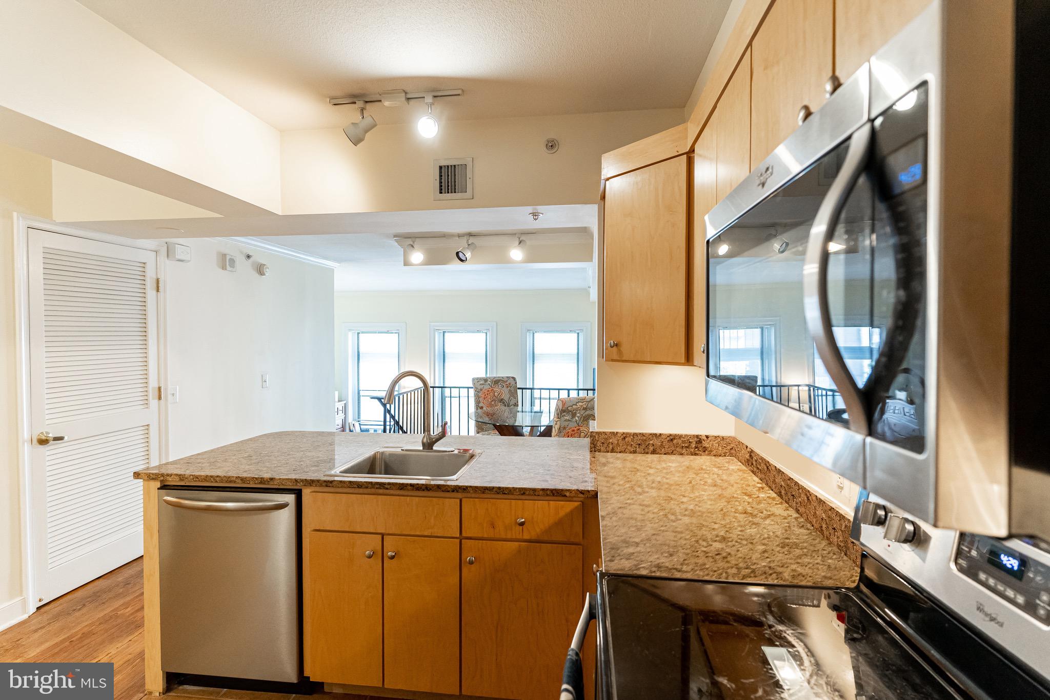 616 E Street Northwest, Unit 418 Washington, DC 20004 - Photo 4 of 55 696sqft Space is Larger than some 1bd Condos