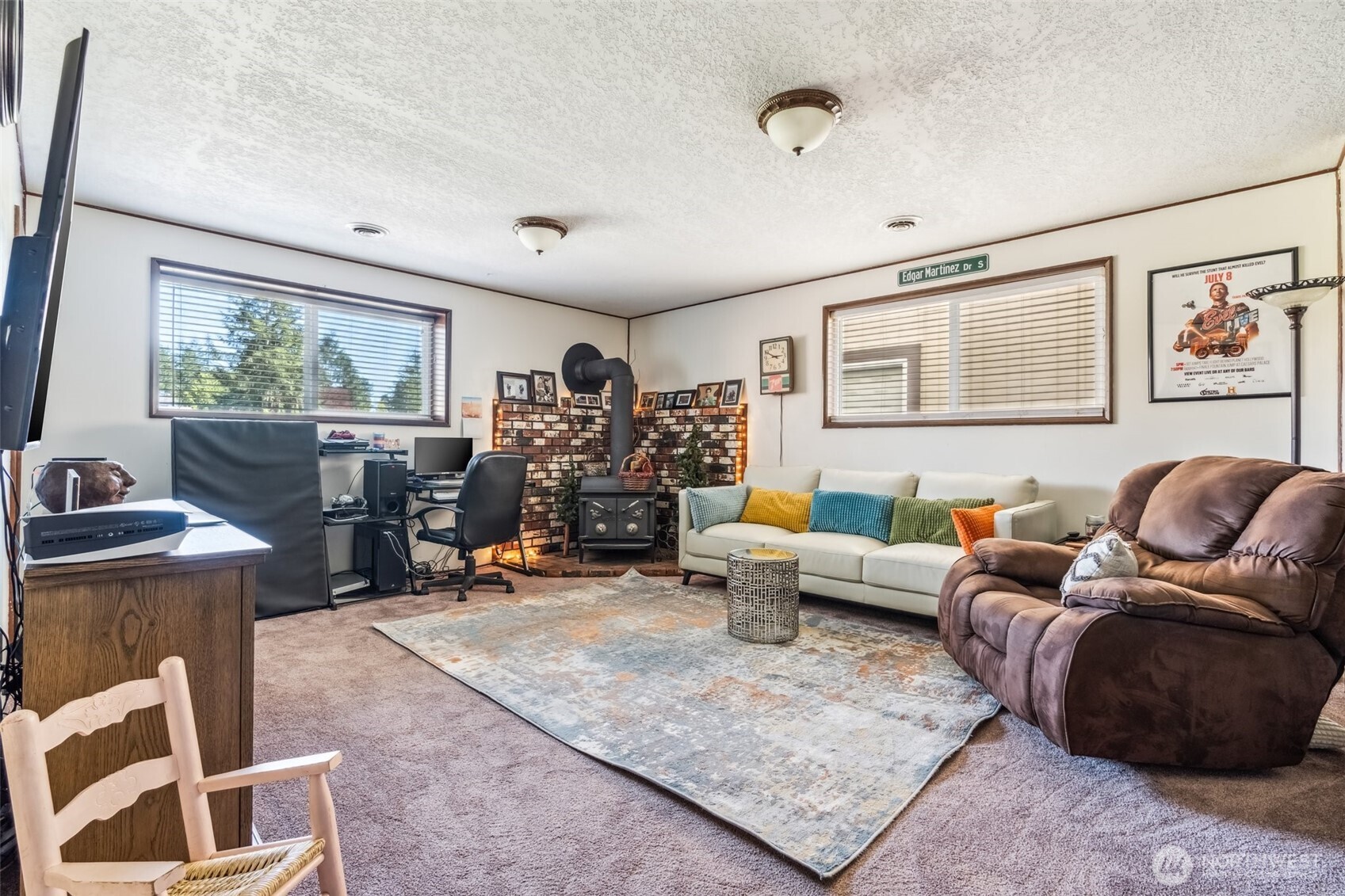 122 Fir Drive Chehalis, WA 98532 - Photo 14 of 34 a living room with furniture and a flat screen tv
