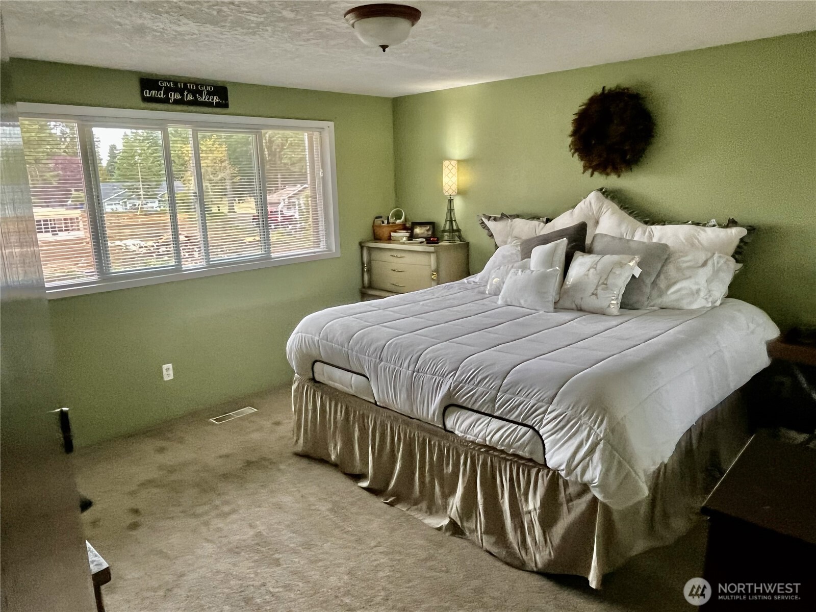 122 Fir Drive Chehalis, WA 98532 - Photo 17 of 34 a bedroom with a bed and windows