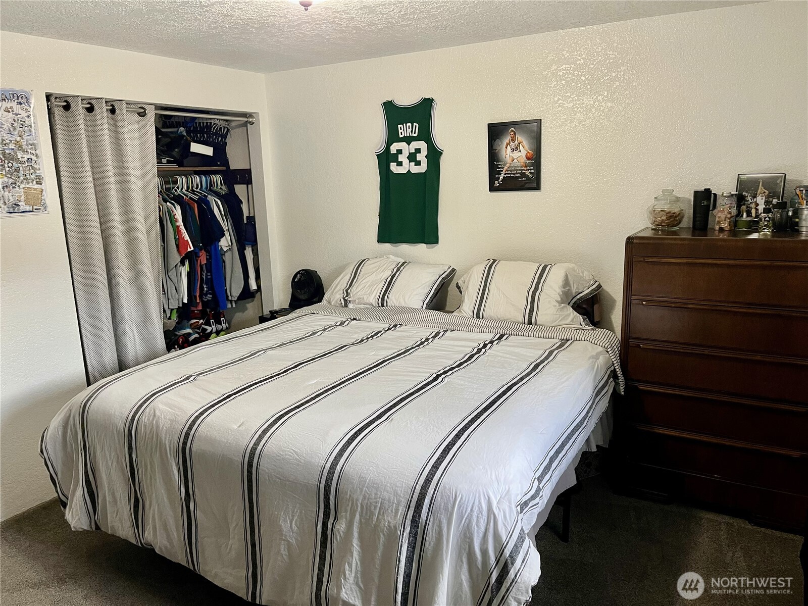 122 Fir Drive Chehalis, WA 98532 - Photo 20 of 34 a bedroom with a bed and a closet