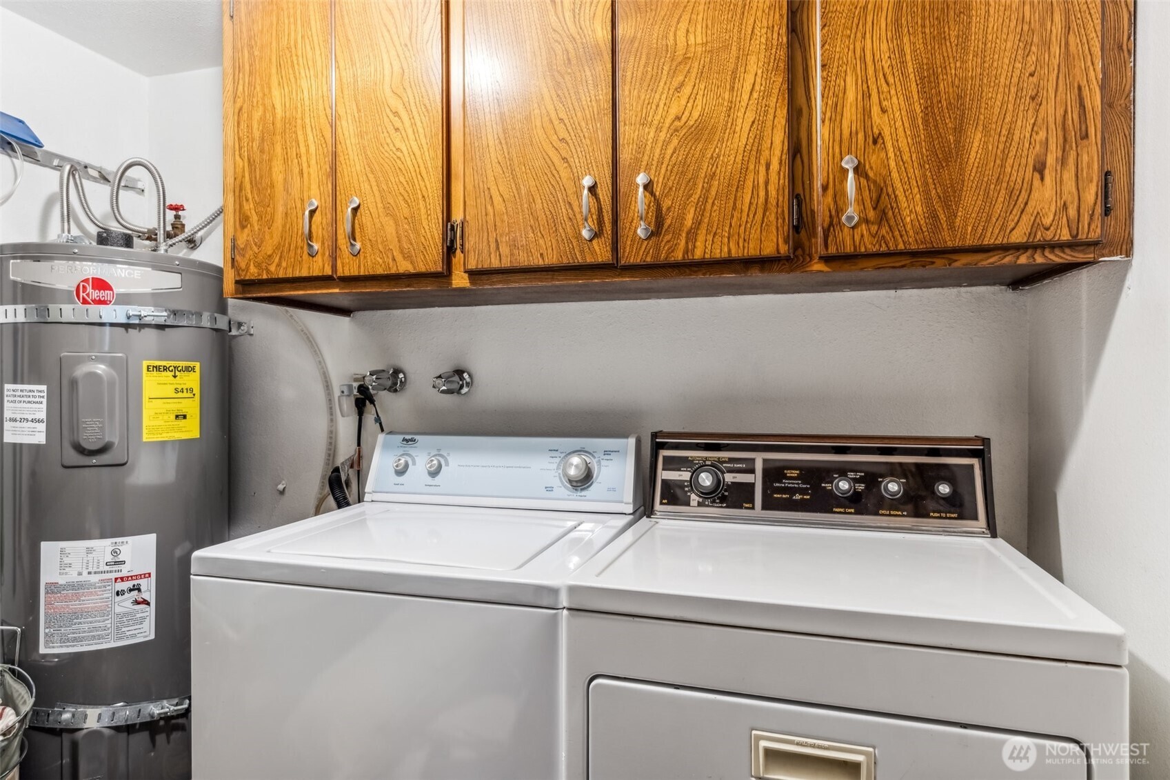 122 Fir Drive Chehalis, WA 98532 - Photo 23 of 34 a utility room with dryer and washer