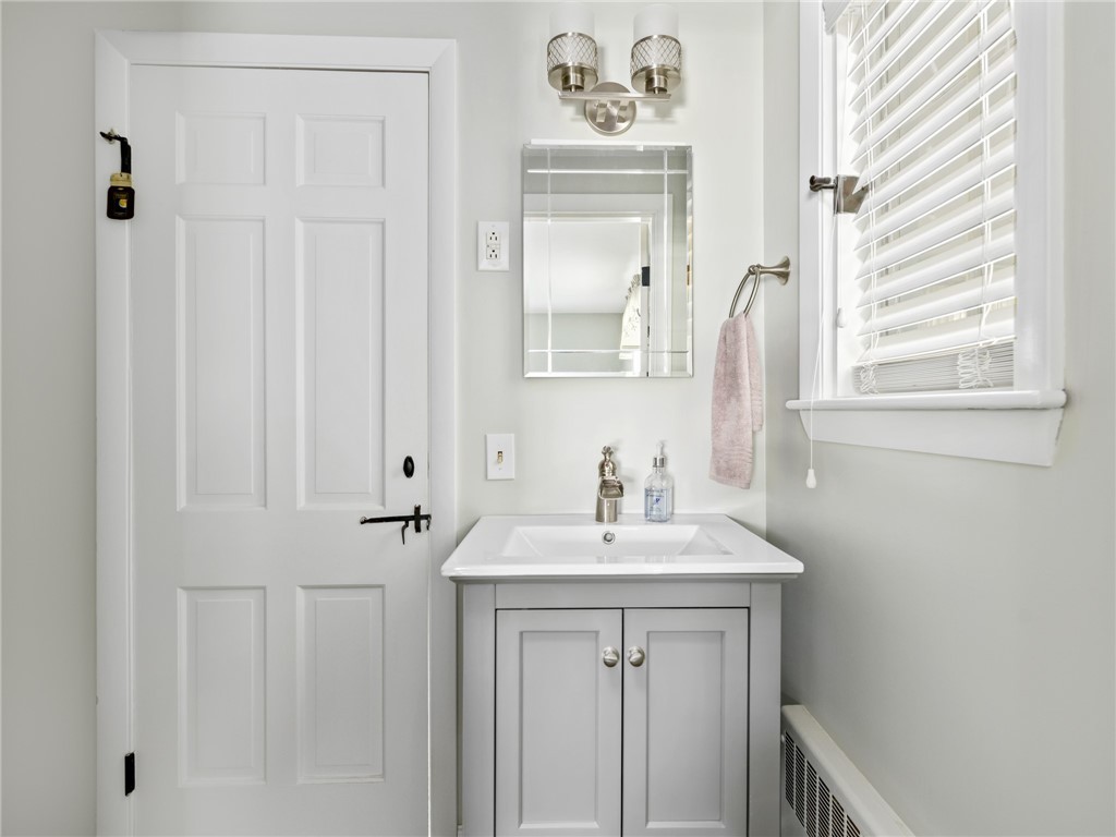 141 Algonquin Drive Warwick, RI 02888 - Photo 14 of 35