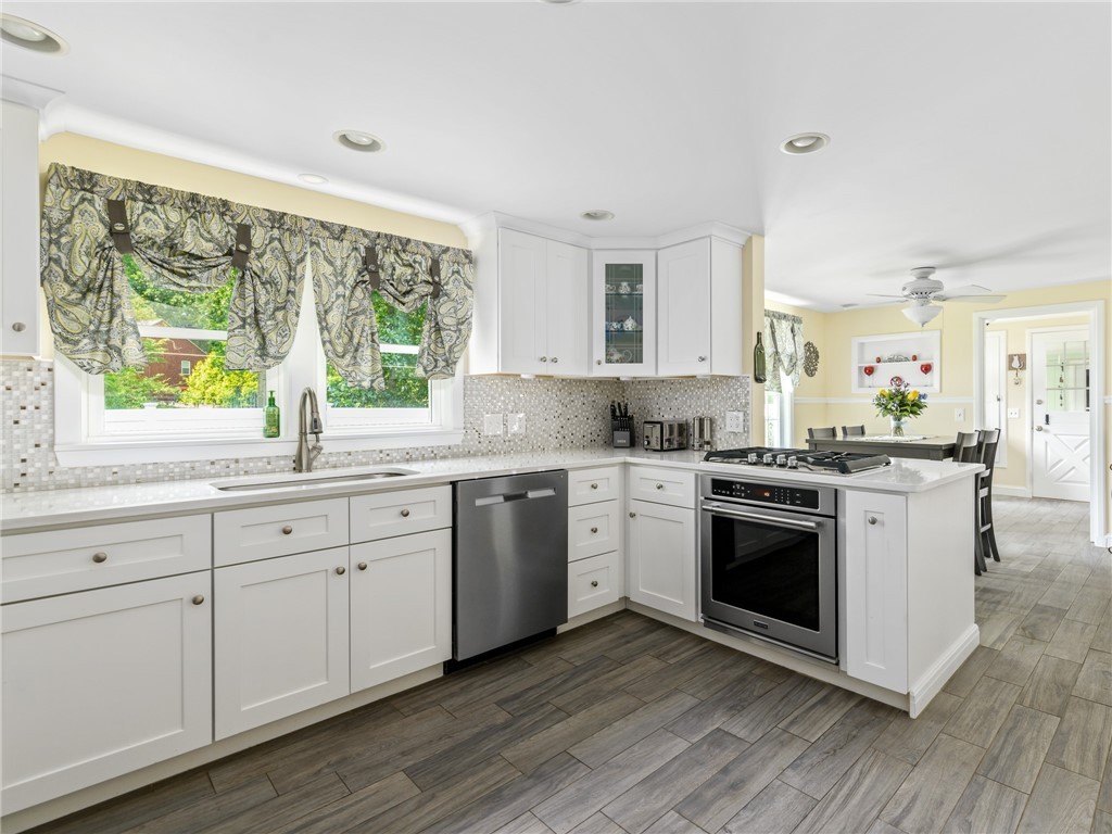 141 Algonquin Drive Warwick, RI 02888 - Photo 8 of 35