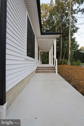 a view of a house with backyard and porch