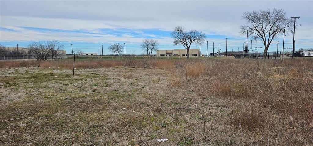 1401 North Masch Branch Road Denton, TX 76207 - Photo 6 of 9 a view of a yard with a house
