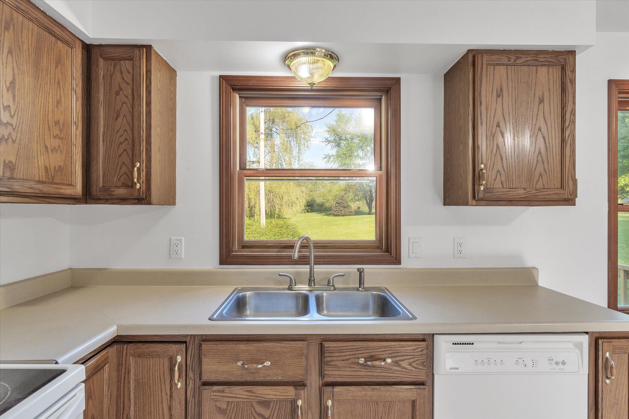 4820 Clark Lake Road Jackson, MI 49201 - Photo 15 of 38 15-4820-Clark-Lake-Rd-WindowStill-Real-E