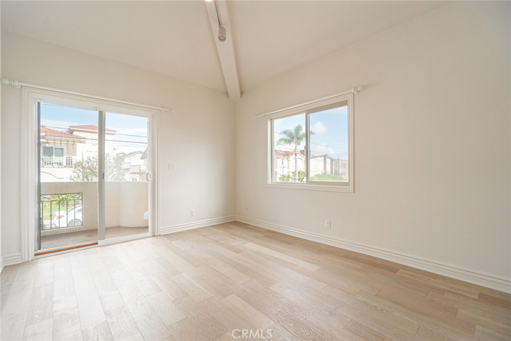 2216 Clark Lane, Unit A Redondo Beach, CA 90278 - Photo 17 of 20 an empty room with windows