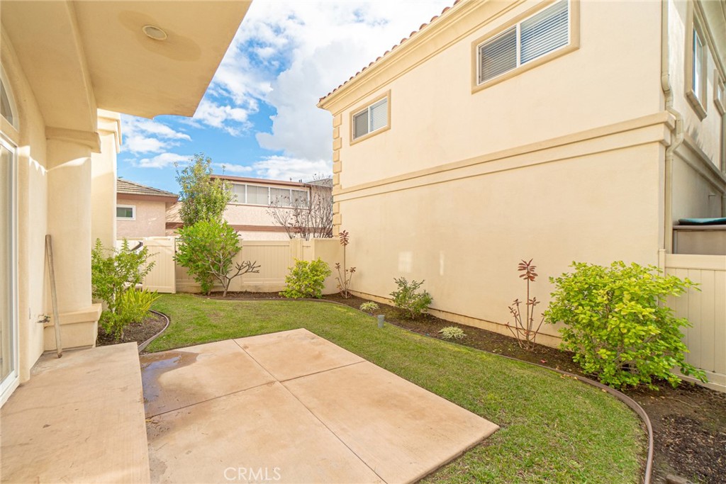 2216 Clark Lane, Unit A Redondo Beach, CA 90278 - Photo 19 of 20 a backyard of a house with plants and entertaining space