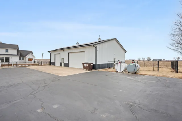 $725,000 | 24284 Schafer Road, Clare, IL 60111