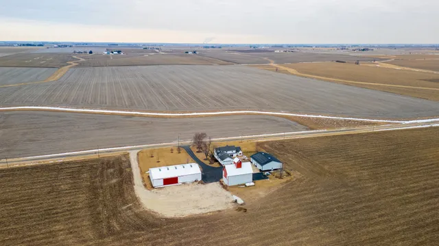 $725,000 | 24284 Schafer Road, Clare, IL 60111