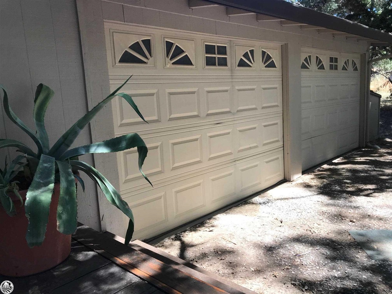 18191 Woodham Carne Road Sonora, CA 95370 - Photo 3 of 47 a view of a house with a door