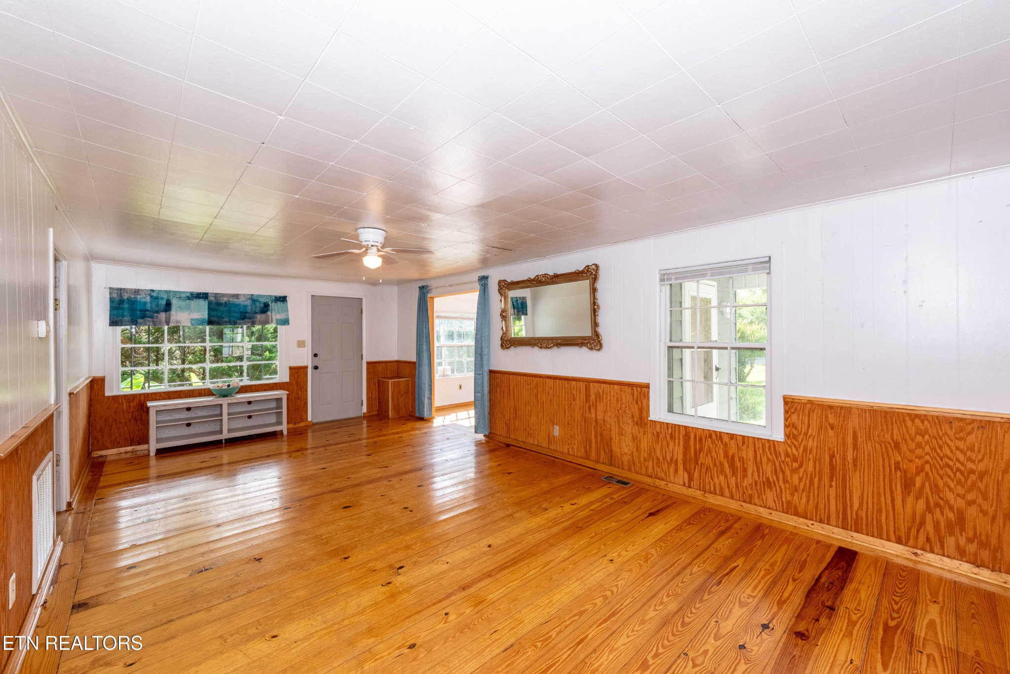 7026 Old Tuckaleechee Road Townsend, TN 37882 - Photo 7 of 34 Gallery Image 7