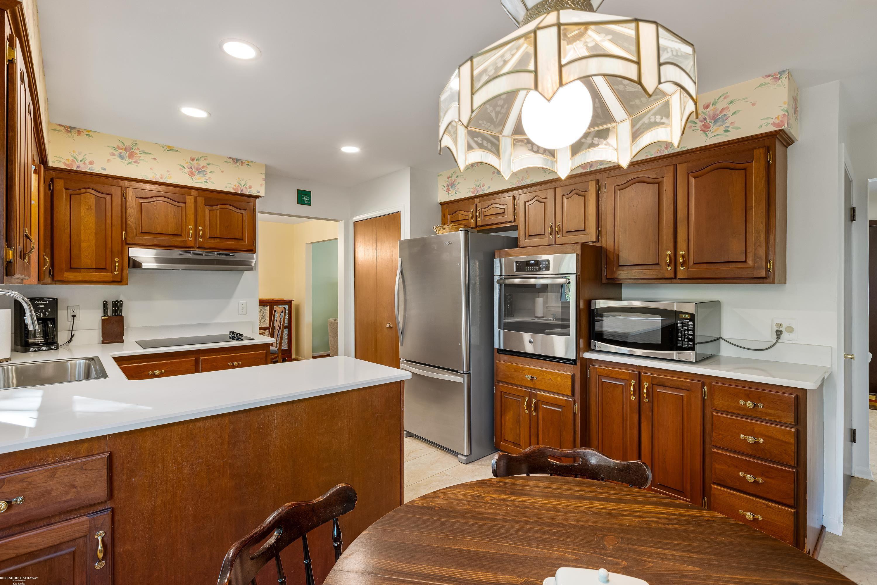 681 Lake Forest Road Rochester Hills, MI 48309 - Photo 11 of 41