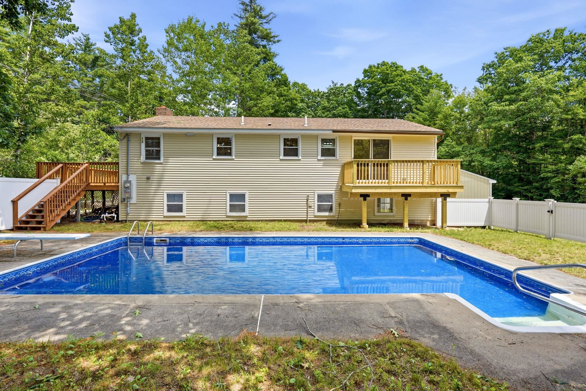 632 Raymond Road Chester, NH 03036 - Photo 4 of 23