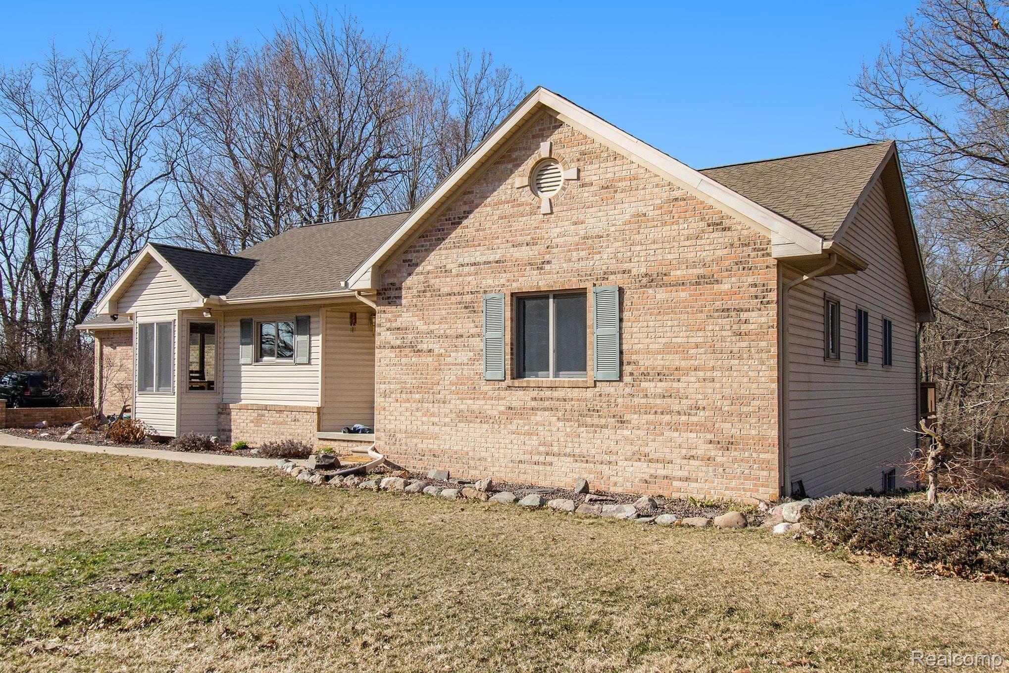 8533 Clyde Road Fenton, MI 48430 - Photo 3 of 30 IMG_3440.jpg