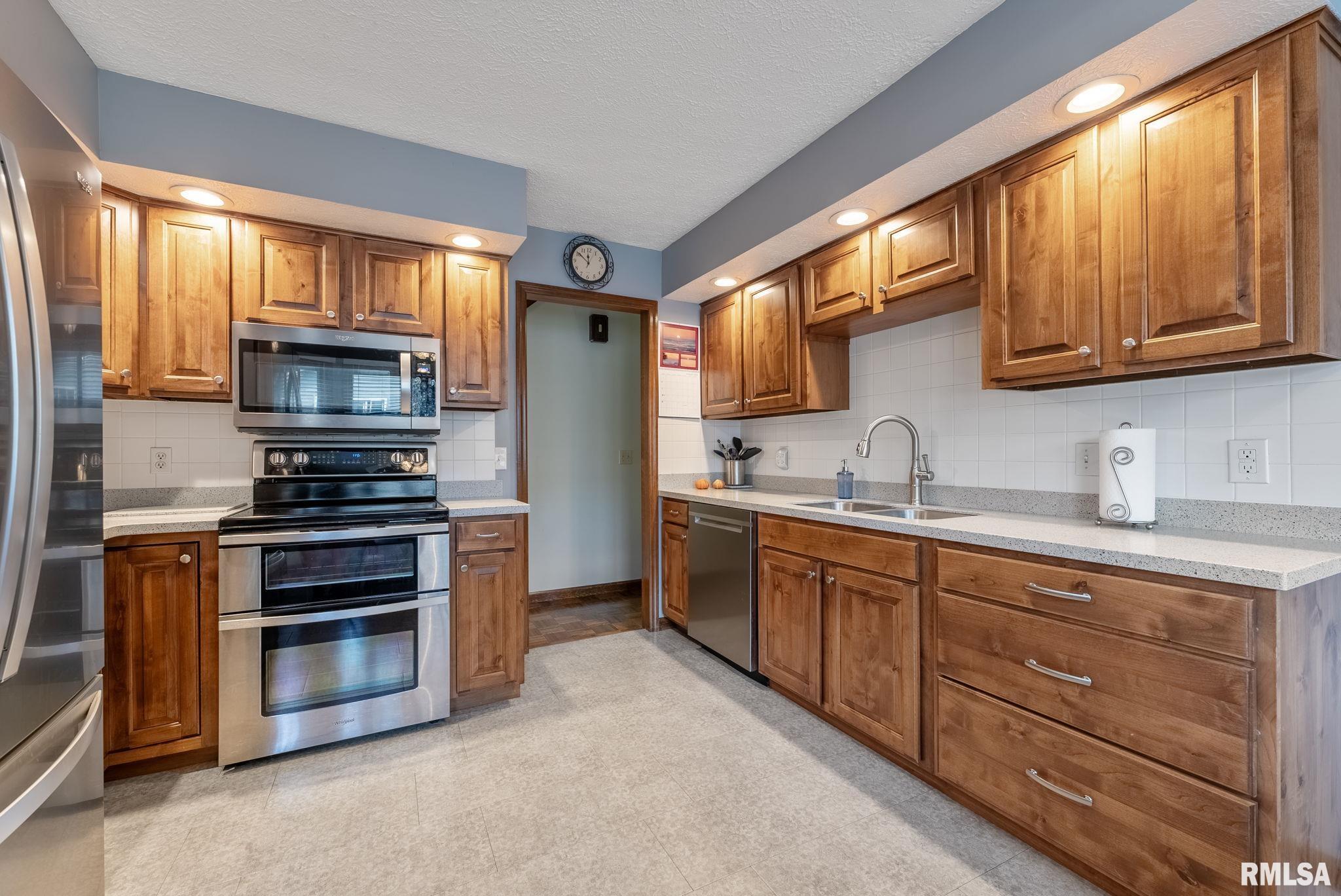 3190 Quail Ridge Road Bettendorf, IA 52722 - Photo 8 of 42 Gallery Image 8