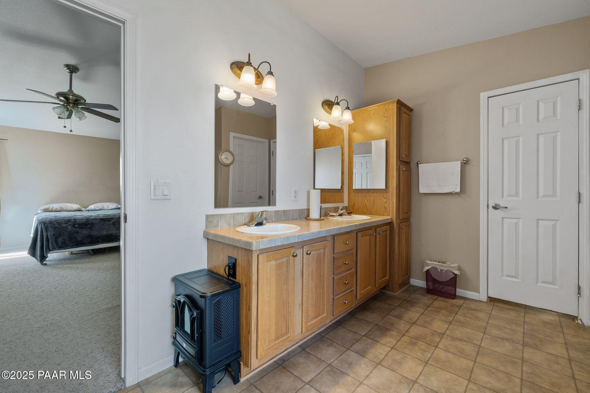 2895 West Annie Road Paulden, AZ 86334 - Photo 22 of 57 114-Primary Bathroom