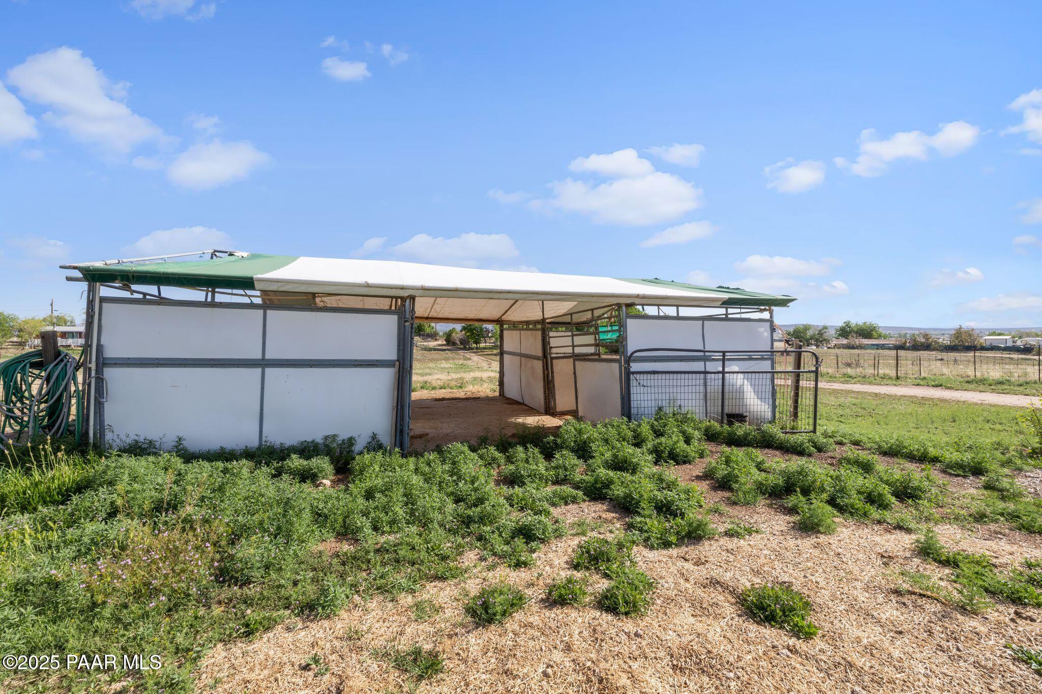 2895 West Annie Road Paulden, AZ 86334 - Photo 37 of 57 Stables