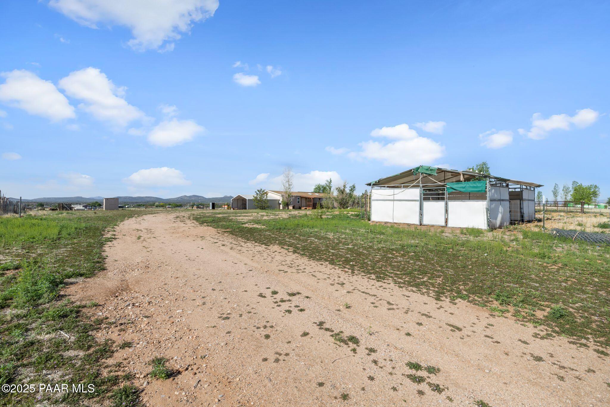 2895 West Annie Road Paulden, AZ 86334 - Photo 39 of 57 Stables
