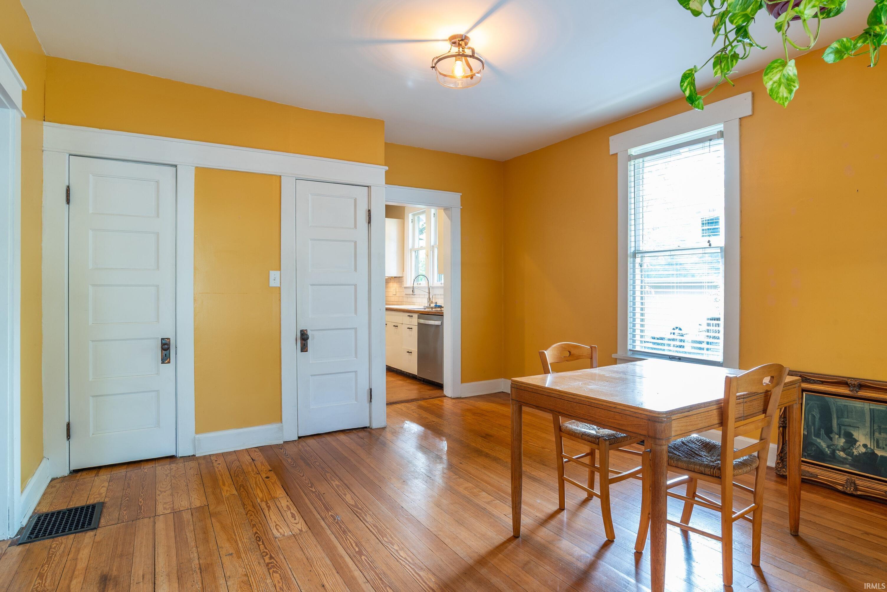 1009 South Washington Street Bloomington, IN 47401 - Photo 5 of 30