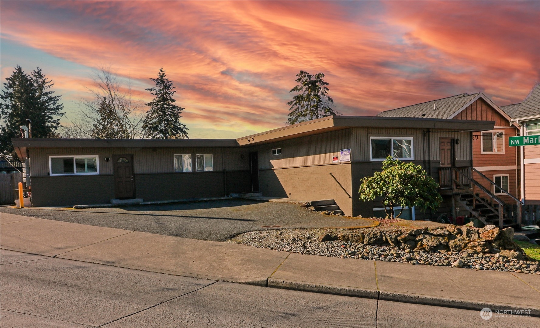 405 Northwest Market Street Seattle, WA 98107 - Photo 33 of 33 a front view of a house with garden