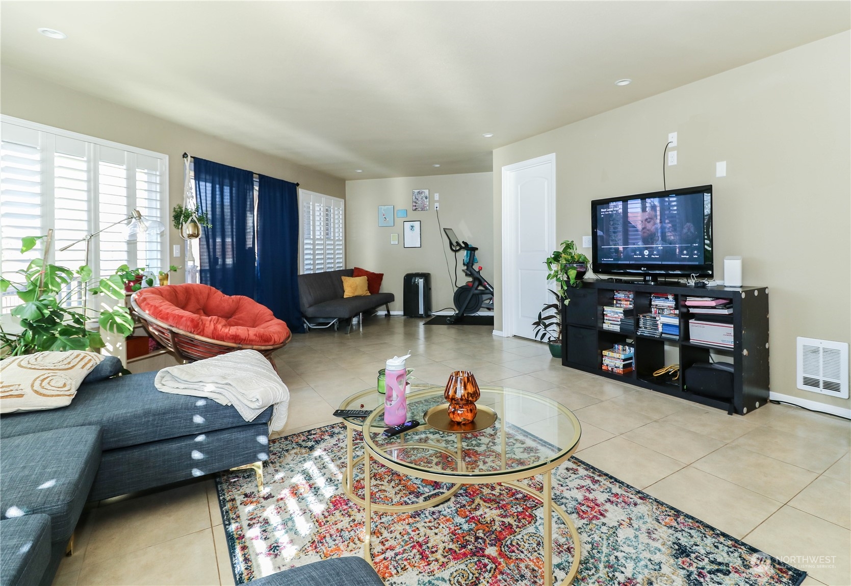 405 Northwest Market Street Seattle, WA 98107 - Photo 9 of 33 a living room with furniture and wooden floor