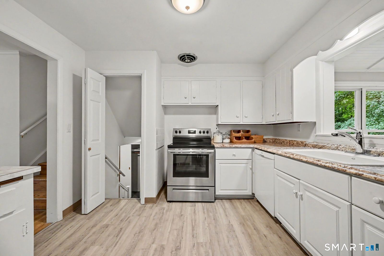 11 Bonnybrook Road Norwalk, CT 06850 - Photo 12 of 40 Gallery Image 12