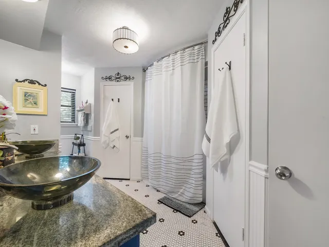 $369,900 | 14014 Locke Lane, Houston, TX 77077