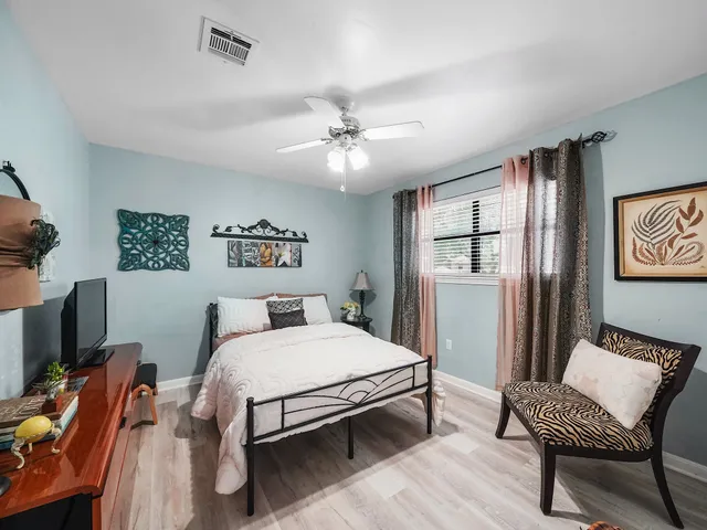 $369,900 | 14014 Locke Lane, Houston, TX 77077