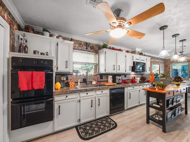 $369,900 | 14014 Locke Lane, Houston, TX 77077