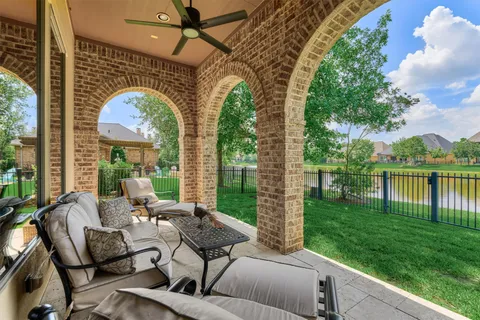 $895,000 | 82 East Crystal Canyon Circle, The Woodlands, TX 77389
