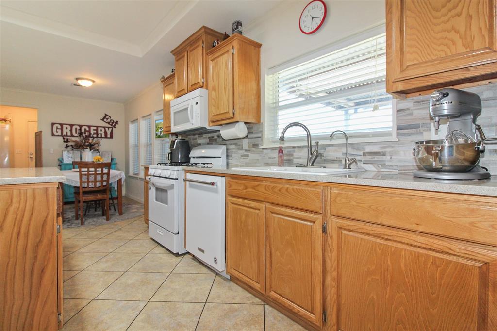 455 Hughes Cemetery Road Italy, TX 76651 - Photo 10 of 40 a kitchen with stainless steel appliances granite countertop a sink and cabinets